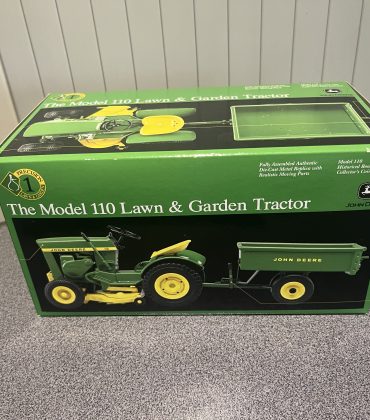 John Deere  Model 110 scale 1:16