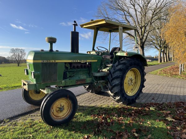 John Deere 3130